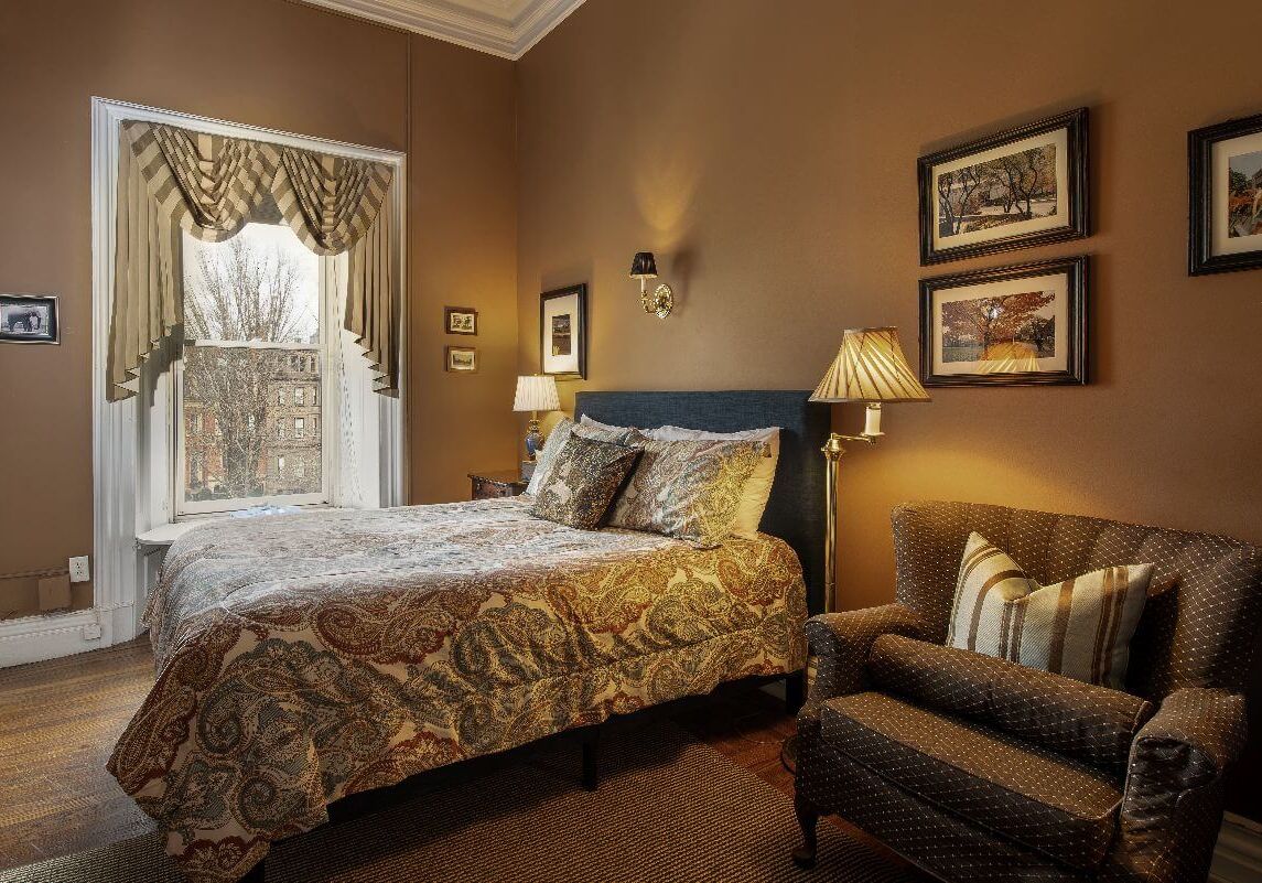 301 Tufts bed and breakfast room